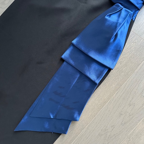 Elegant Black and Blue Strapless Dress - Picture 4 of 14